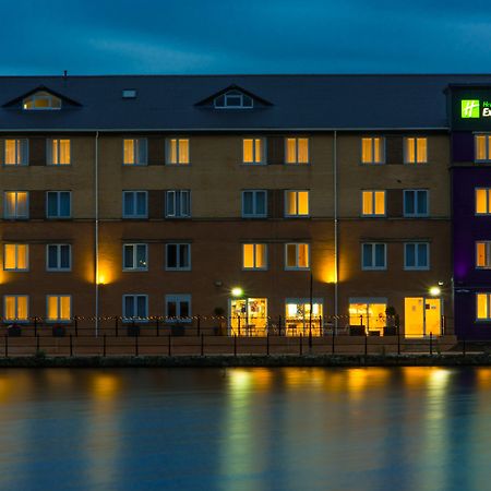 Holiday Inn Express Cardiff Bay By Ihg Exterior foto