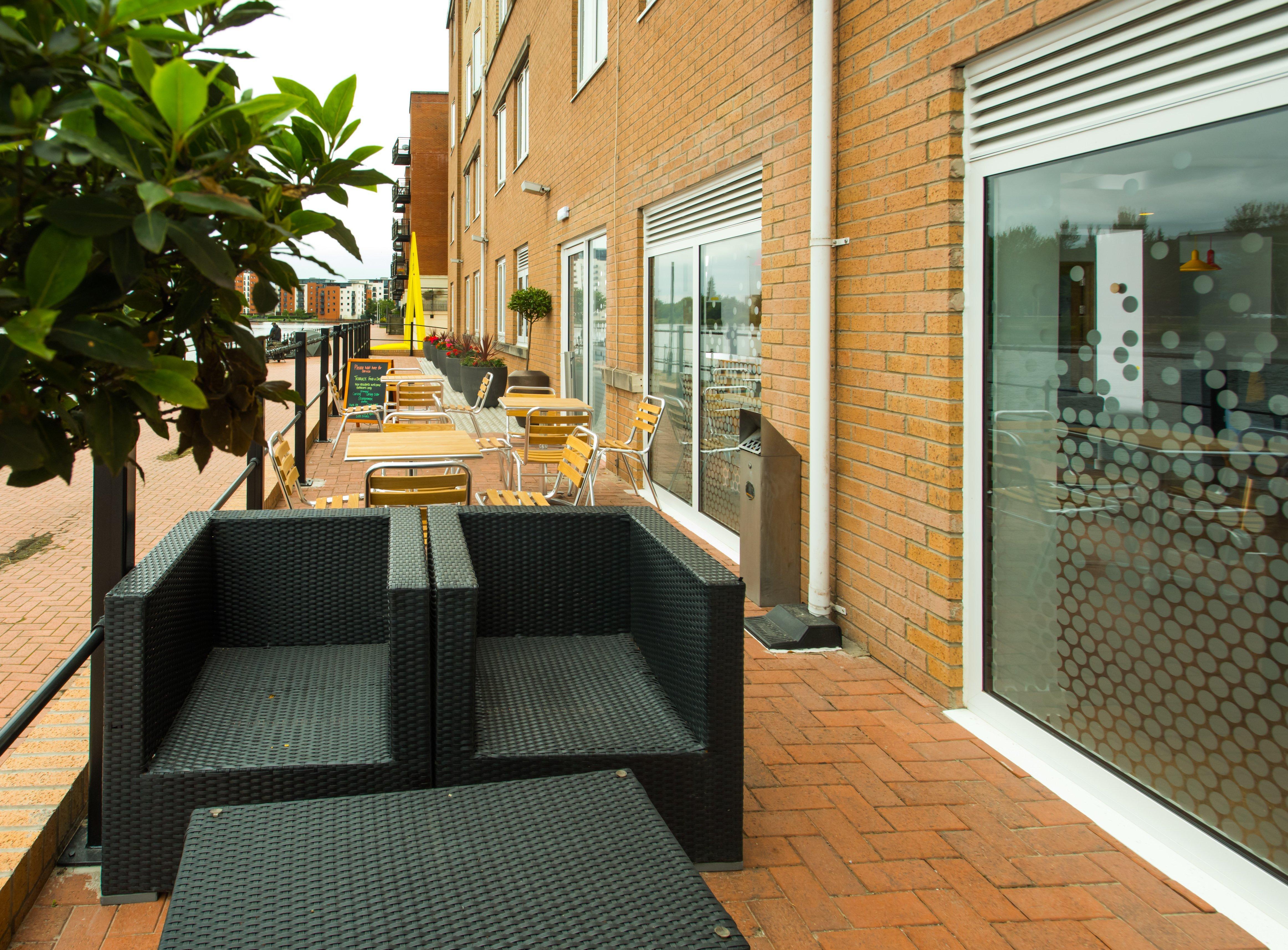 Holiday Inn Express Cardiff Bay By Ihg Exterior foto
