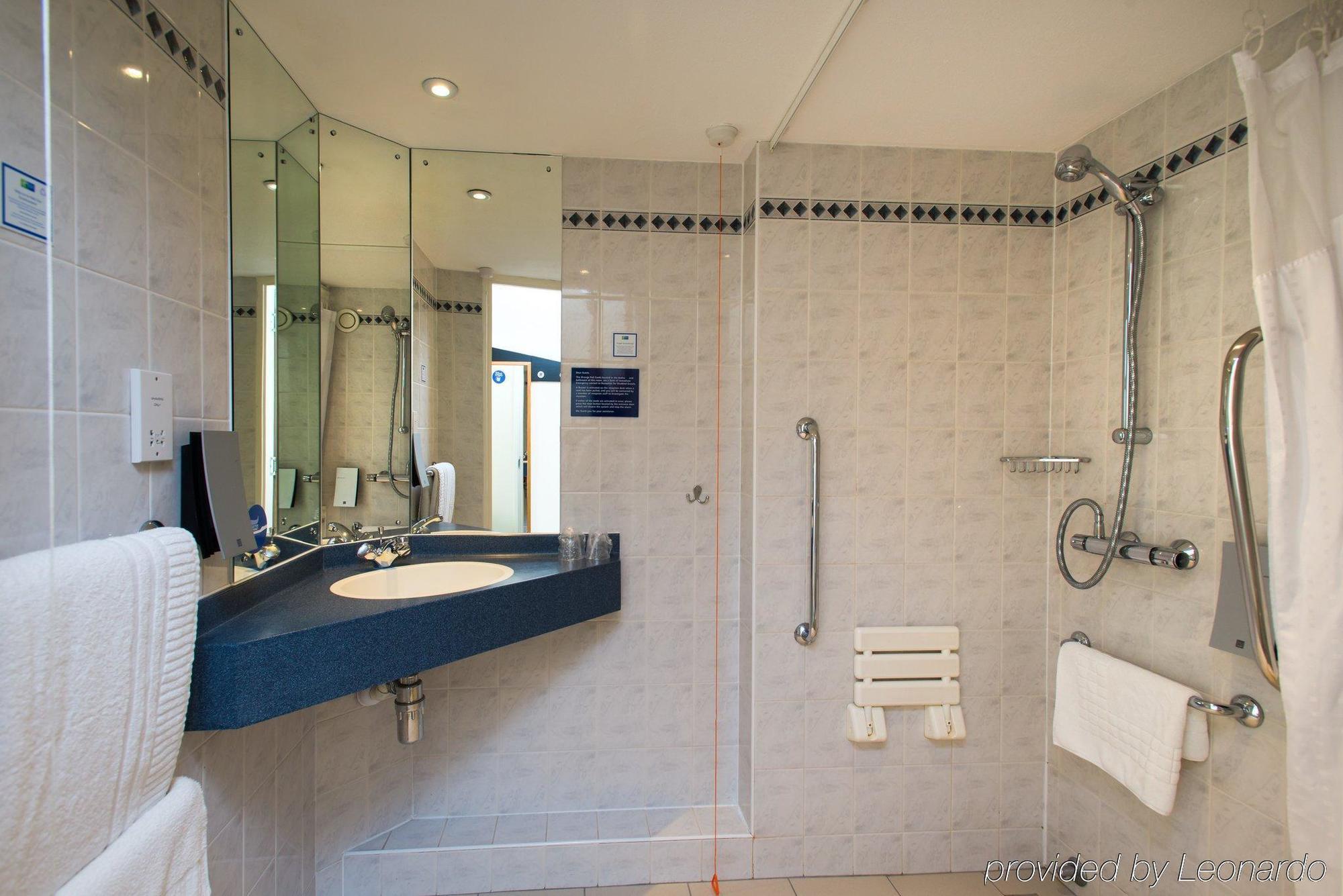 Holiday Inn Express Cardiff Bay By Ihg Exterior foto